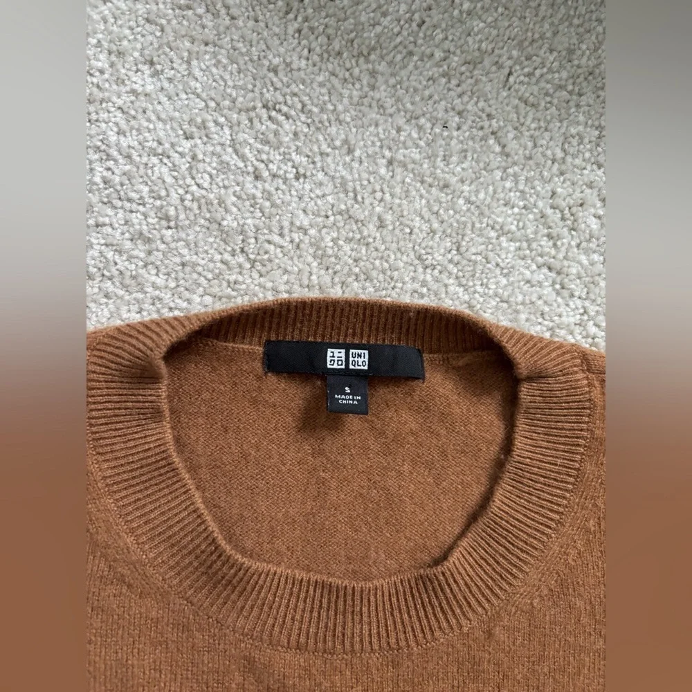 UNIQLO 100% Cashmere Sweater Camel Brown Crewneck Soft Minimalist Size S - Picture 3 of 6